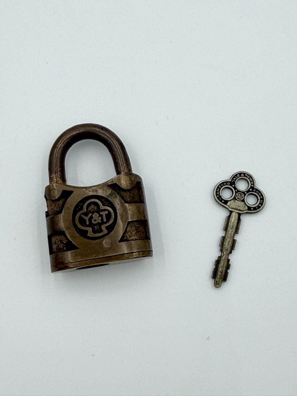 Vintage Yale & Towne Y&T Cloverleaf Brass Padlock Lock Great Cond With Key